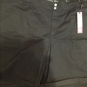 Gloria Vanderbilt Short - Slimming Effect